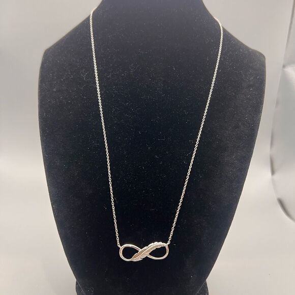 Sterling silver 925 Elegant Silver Infinity Necklace - Picture 3 of 8
